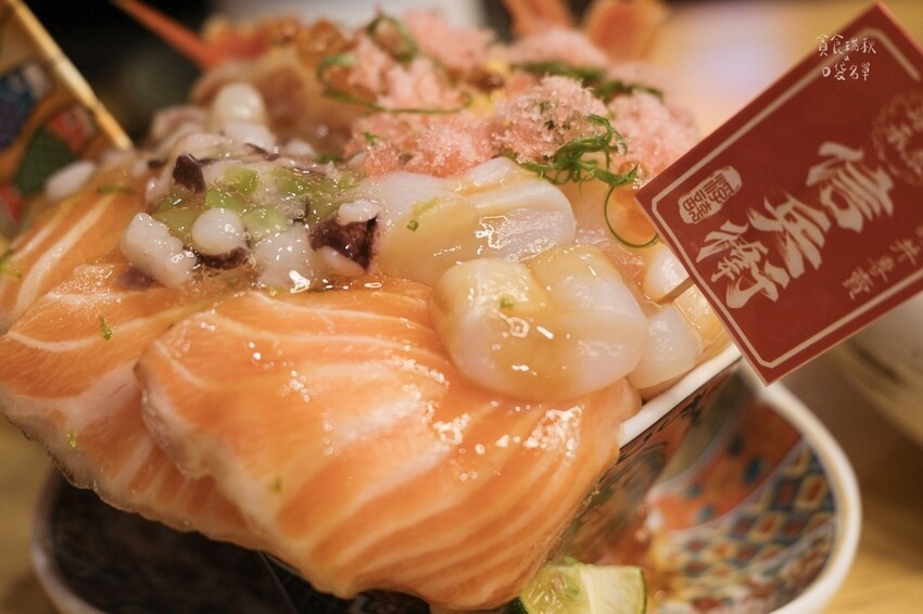 台中北區｜浮誇系海鮮丼飯第一名！新鮮爆量海鮮令人回味無窮｜信