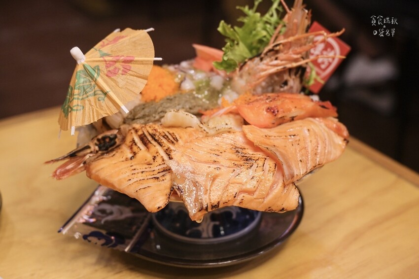 台中北區｜浮誇系海鮮丼飯第一名！新鮮爆量海鮮令人回味無窮｜信