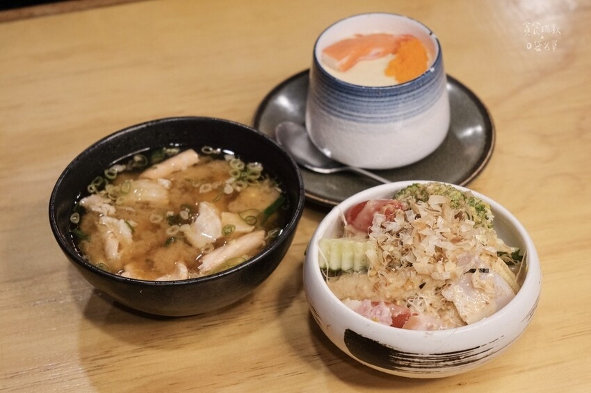 台中北區｜浮誇系海鮮丼飯第一名！新鮮爆量海鮮令人回味無窮｜信