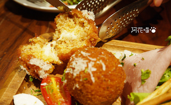 Salvatore Cuomo ＆ Bar：【忠孝復興│義式】世界冠軍披薩『Salvatore Cuomo ＆ Bar』，日本來的！微風廣場美味上菜