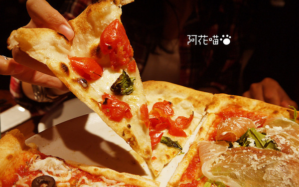 Salvatore Cuomo ＆ Bar：【忠孝復興│義式】世界冠軍披薩『Salvatore Cuomo ＆ Bar』，日本來的！微風廣場美味上菜