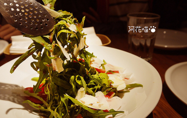 Salvatore Cuomo ＆ Bar：【忠孝復興│義式】世界冠軍披薩『Salvatore Cuomo ＆ Bar』，日本來的！微風廣場美味上菜