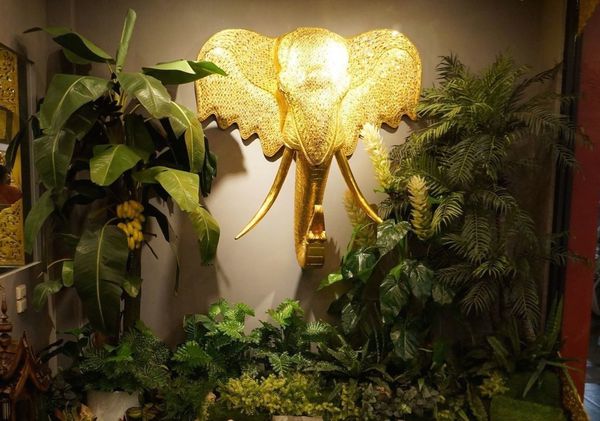 『阿杜皇家泰式料理』金碧輝煌的建築外觀 高cp值的皇家泰式經典料理