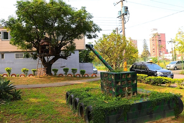 晴心樹屋:【新竹景點】戰車公園內的晴心樹屋~IG熱門打卡景點小小的祕密基地,真的小小的,千萬不要來喔^^ 晴心樹屋:【新竹景點】戰車公園內的晴心樹屋~IG熱門打卡景點小小的祕密基地,真的小小的,千萬不要來喔^^