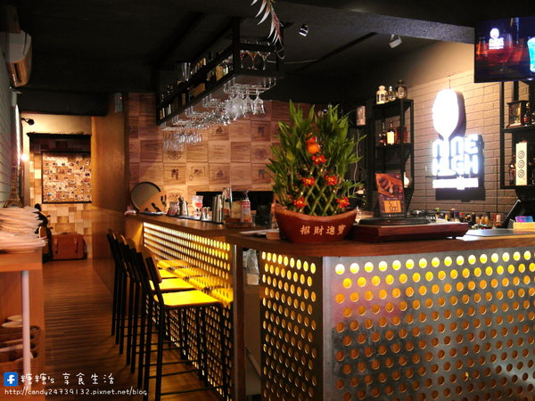 Nine High 久嗨微醺壹號店:〖台中│美食〗Nine High 久嗨微醺壹號店 ❤ 台中特色餐酒館,以獅子為主題,隱藏於巷弄中,近台中SOGO百貨~超吸睛微醺飯蛋糕登場,還有澎派炸物唷!!