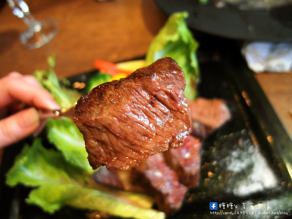 Nine High 久嗨微醺壹號店:〖台中│美食〗Nine High 久嗨微醺壹號店 ❤ 台中特色餐酒館,以獅子為主題,隱藏於巷弄中,近台中SOGO百貨~超吸睛微醺飯蛋糕登場,還有澎派炸物唷!!