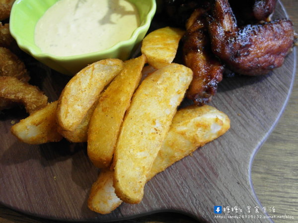 Nine High 久嗨微醺壹號店:〖台中│美食〗Nine High 久嗨微醺壹號店 ❤ 台中特色餐酒館,以獅子為主題,隱藏於巷弄中,近台中SOGO百貨~超吸睛微醺飯蛋糕登場,還有澎派炸物唷!!