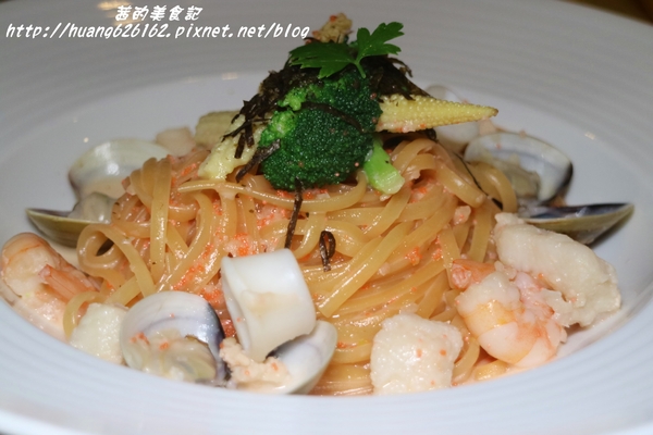 轉角198號咖啡 Corner No.198 Cafe：【[新北三重區】三重義式料理推薦 『轉角198號咖啡 Corner No.198 Cafe』義大利麵/排餐/燉飯/帕尼尼/鬆餅/咖啡/不收服務費/捷運徐匯中學