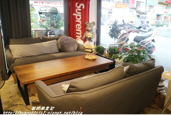 轉角198號咖啡 Corner No.198 Cafe：【[新北三重區】三重義式料理推薦 『轉角198號咖啡 Corner No.198 Cafe』義大利麵/排餐/燉飯/帕尼尼/鬆餅/咖啡/不收服務費/捷運徐匯中學