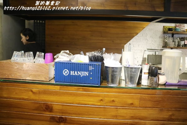 轉角198號咖啡 Corner No.198 Cafe：【[新北三重區】三重義式料理推薦 『轉角198號咖啡 Corner No.198 Cafe』義大利麵/排餐/燉飯/帕尼尼/鬆餅/咖啡/不收服務費/捷運徐匯中學