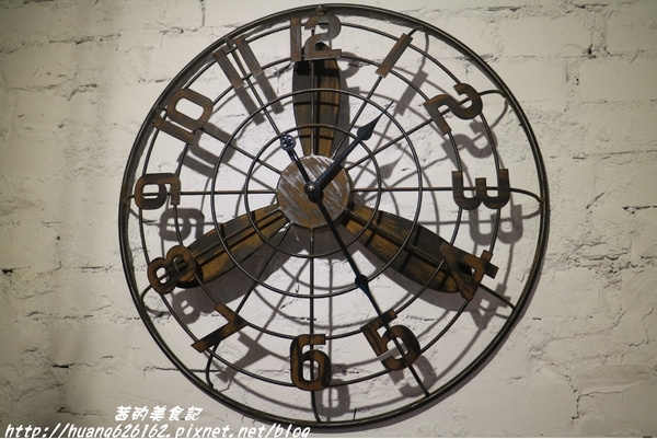 轉角198號咖啡 Corner No.198 Cafe：【[新北三重區】三重義式料理推薦 『轉角198號咖啡 Corner No.198 Cafe』義大利麵/排餐/燉飯/帕尼尼/鬆餅/咖啡/不收服務費/捷運徐匯中學