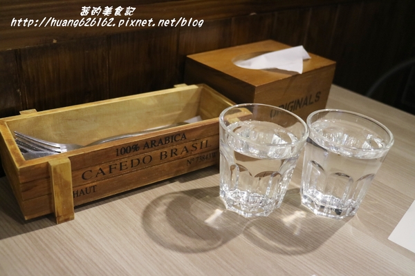 轉角198號咖啡 Corner No.198 Cafe：【[新北三重區】三重義式料理推薦 『轉角198號咖啡 Corner No.198 Cafe』義大利麵/排餐/燉飯/帕尼尼/鬆餅/咖啡/不收服務費/捷運徐匯中學