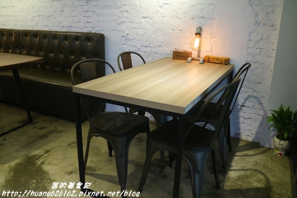 轉角198號咖啡 Corner No.198 Cafe：【[新北三重區】三重義式料理推薦 『轉角198號咖啡 Corner No.198 Cafe』義大利麵/排餐/燉飯/帕尼尼/鬆餅/咖啡/不收服務費/捷運徐匯中學