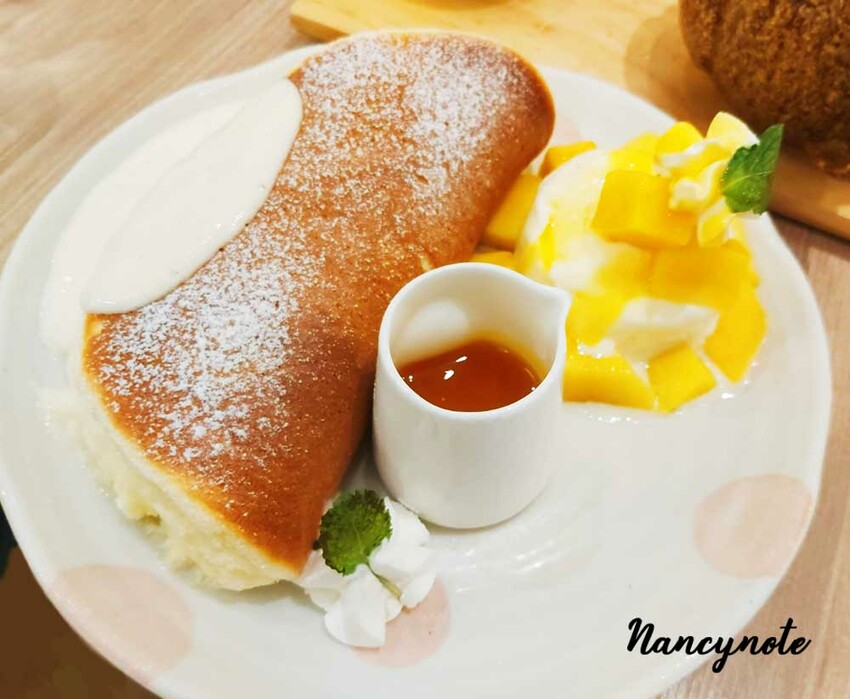 高雄三多美食:woosaパンケーキ 屋莎鬆餅屋 雲朵上的滋味 雲之優格冰沙 ㄉㄨㄞㄉㄨㄞ鬆餅 高雄下午茶 - 小N手札 Nancynote