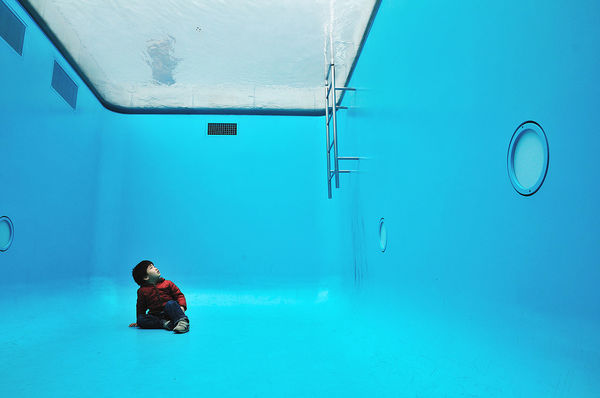 1280px-Inside_the_Swimming_Pool,_21st_Century_Museum_of_Contemporary_Art