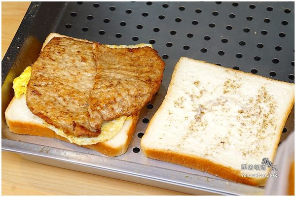 晨吉司漢-大業店：Juicy的肉排蛋土司【晨吉司漢(大業店)】