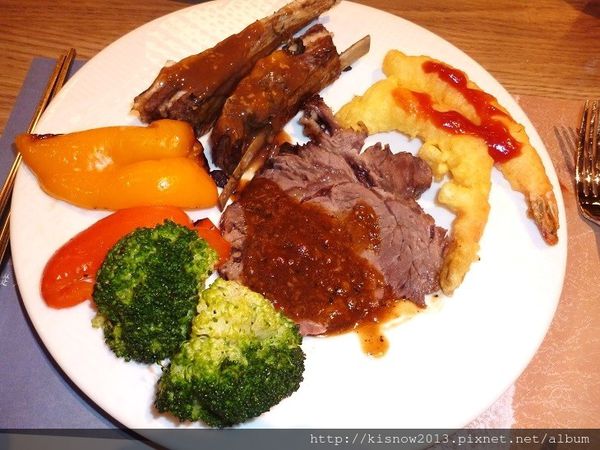 漢來24-牛排和炸蝦.JPG