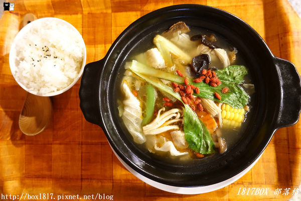 【高雄。鳳山】鳳山揪棧。老屋咖啡。蔬食餐廳