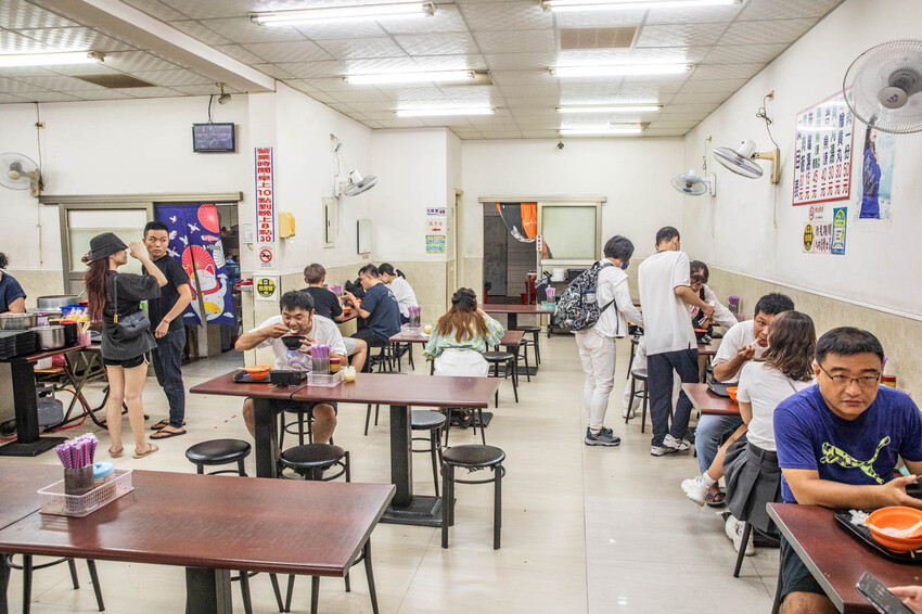 高雄市前鎮區華喜爌肉飯｜90%在地人在扛！在地經營五十年大鍋滷香爌肉飯