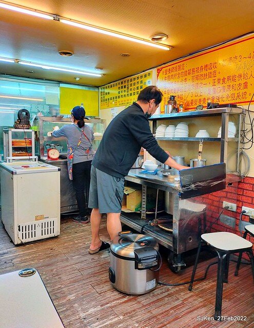 「台牛牛肉湯」(Beef soup & fried dishes store), Taipie, Taiwan, Feb 27,2022.