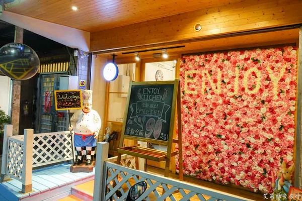 弘記豆漿店:蘆洲排隊早餐 弘記豆漿店 手工蛋餅、燒餅 每日現擀餅皮香酥美味