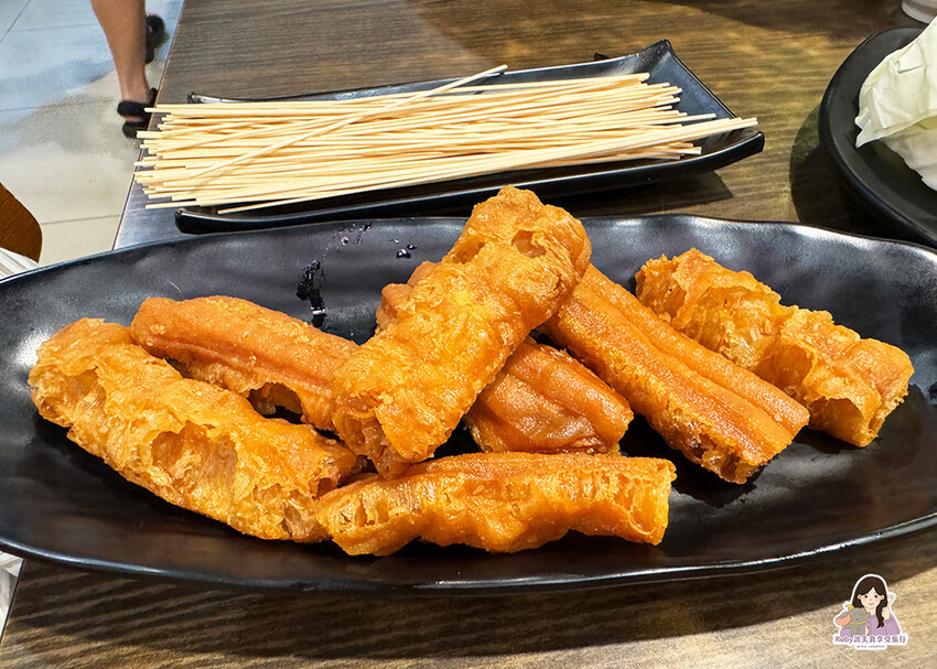 【板橋美食】有乾人麻辣鴛鴦火鍋附菜單-芋頭綿密排骨酥軟嫩,麻