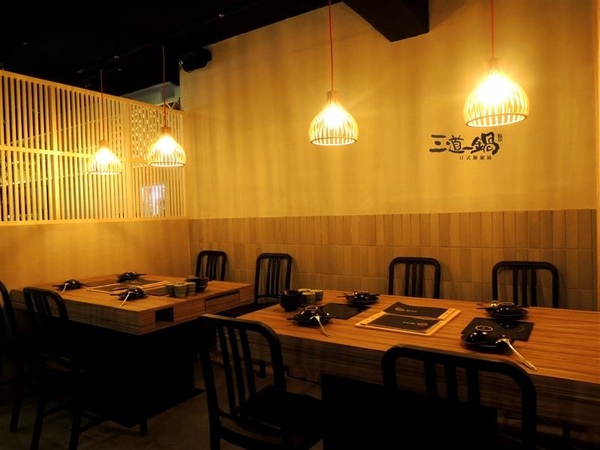 三道一鍋 杳 概念店： 東區火鍋 三道一鍋 杳概念店 日式涮涮鍋 商業午餐 火鍋雜炊必點 有包廂適合聚餐~