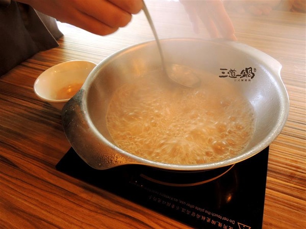 三道一鍋 杳 概念店： 東區火鍋 三道一鍋 杳概念店 日式涮涮鍋 商業午餐 火鍋雜炊必點 有包廂適合聚餐~