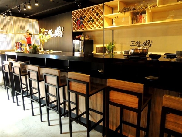 三道一鍋 杳 概念店： 東區火鍋 三道一鍋 杳概念店 日式涮涮鍋 商業午餐 火鍋雜炊必點 有包廂適合聚餐~