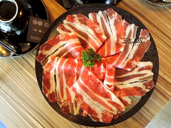 三道一鍋 杳 概念店： 東區火鍋 三道一鍋 杳概念店 日式涮涮鍋 商業午餐 火鍋雜炊必點 有包廂適合聚餐~