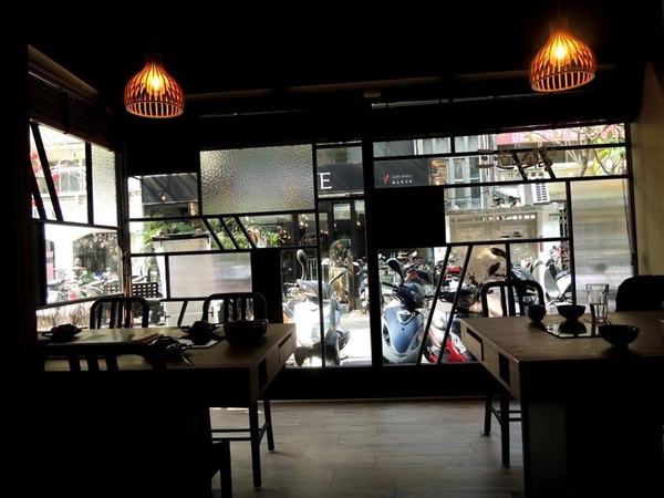 三道一鍋 杳 概念店： 東區火鍋 三道一鍋 杳概念店 日式涮涮鍋 商業午餐 火鍋雜炊必點 有包廂適合聚餐~