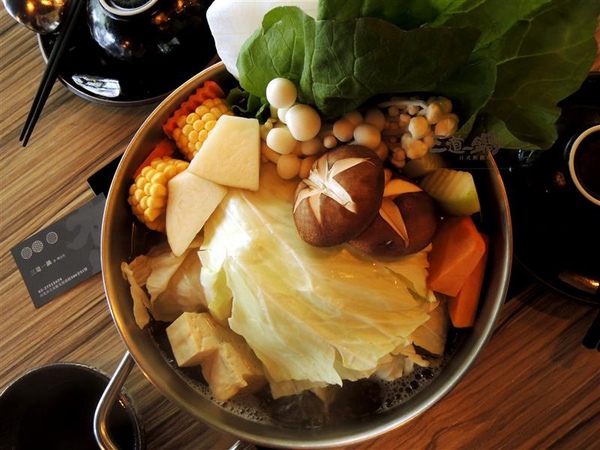 三道一鍋 杳 概念店： 東區火鍋 三道一鍋 杳概念店 日式涮涮鍋 商業午餐 火鍋雜炊必點 有包廂適合聚餐~