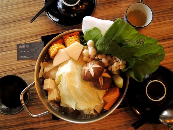 三道一鍋 杳 概念店： 東區火鍋 三道一鍋 杳概念店 日式涮涮鍋 商業午餐 火鍋雜炊必點 有包廂適合聚餐~