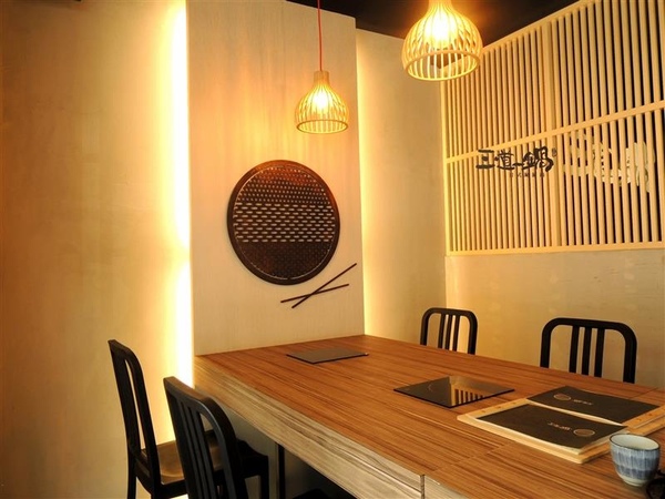 三道一鍋 杳 概念店： 東區火鍋 三道一鍋 杳概念店 日式涮涮鍋 商業午餐 火鍋雜炊必點 有包廂適合聚餐~