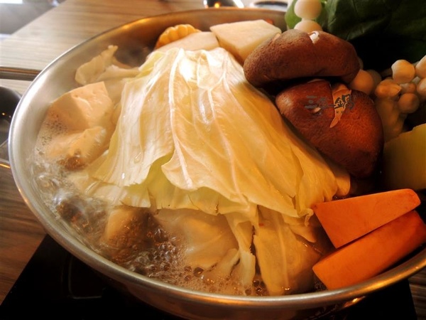 三道一鍋 杳 概念店： 東區火鍋 三道一鍋 杳概念店 日式涮涮鍋 商業午餐 火鍋雜炊必點 有包廂適合聚餐~