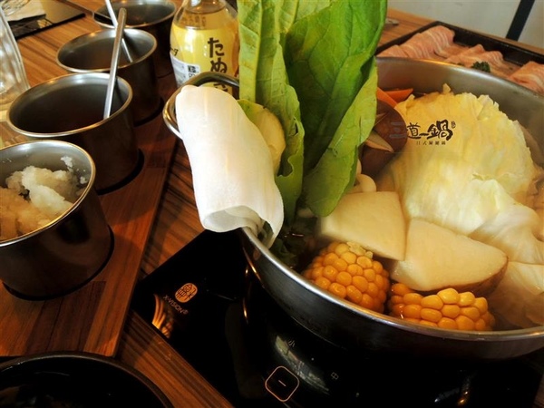 三道一鍋 杳 概念店： 東區火鍋 三道一鍋 杳概念店 日式涮涮鍋 商業午餐 火鍋雜炊必點 有包廂適合聚餐~