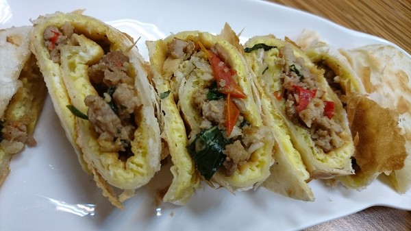 蛋餅先生：高雄~蛋餅先生~平價美味早午餐~創意蛋餅任你選~推皮蛋肉鬆蛋餅好好吃呦~