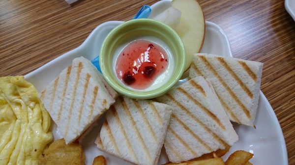 蛋餅先生：高雄~蛋餅先生~平價美味早午餐~創意蛋餅任你選~推皮蛋肉鬆蛋餅好好吃呦~