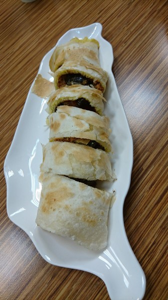 蛋餅先生：高雄~蛋餅先生~平價美味早午餐~創意蛋餅任你選~推皮蛋肉鬆蛋餅好好吃呦~