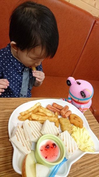 蛋餅先生：高雄~蛋餅先生~平價美味早午餐~創意蛋餅任你選~推皮蛋肉鬆蛋餅好好吃呦~