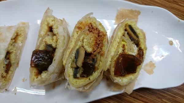 蛋餅先生：高雄~蛋餅先生~平價美味早午餐~創意蛋餅任你選~推皮蛋肉鬆蛋餅好好吃呦~