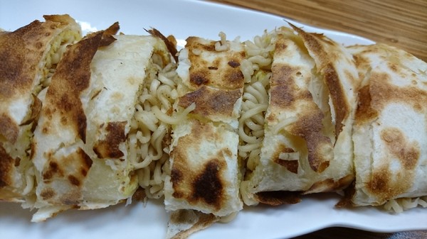 蛋餅先生：高雄~蛋餅先生~平價美味早午餐~創意蛋餅任你選~推皮蛋肉鬆蛋餅好好吃呦~