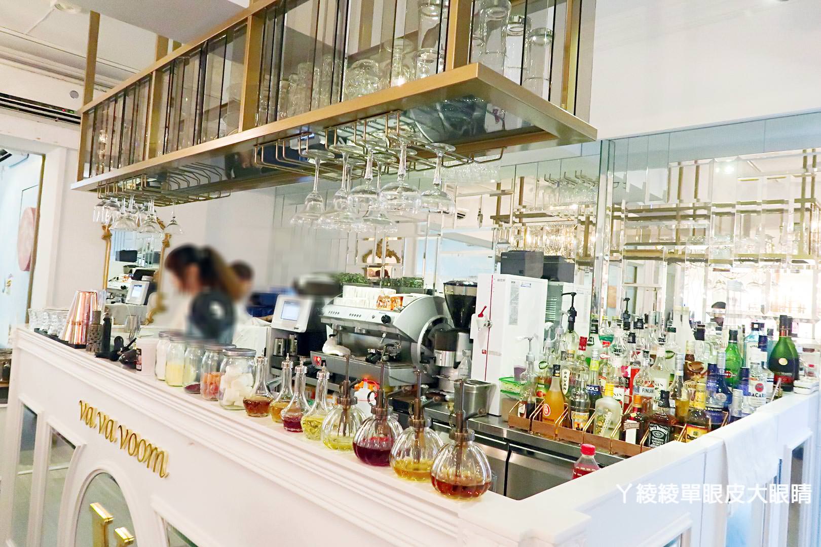 台北東區超人氣打卡地點！VA VA VOOM時尚派對餐廳《韓服婚紗和服旗袍》變裝主題派對