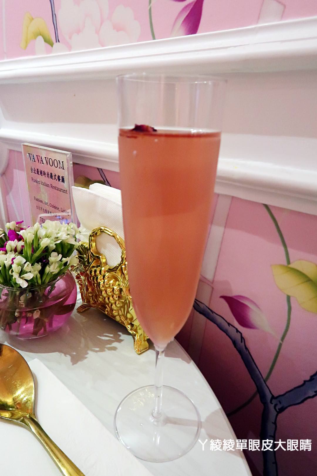 台北東區超人氣打卡地點！VA VA VOOM時尚派對餐廳《韓服婚紗和服旗袍》變裝主題派對