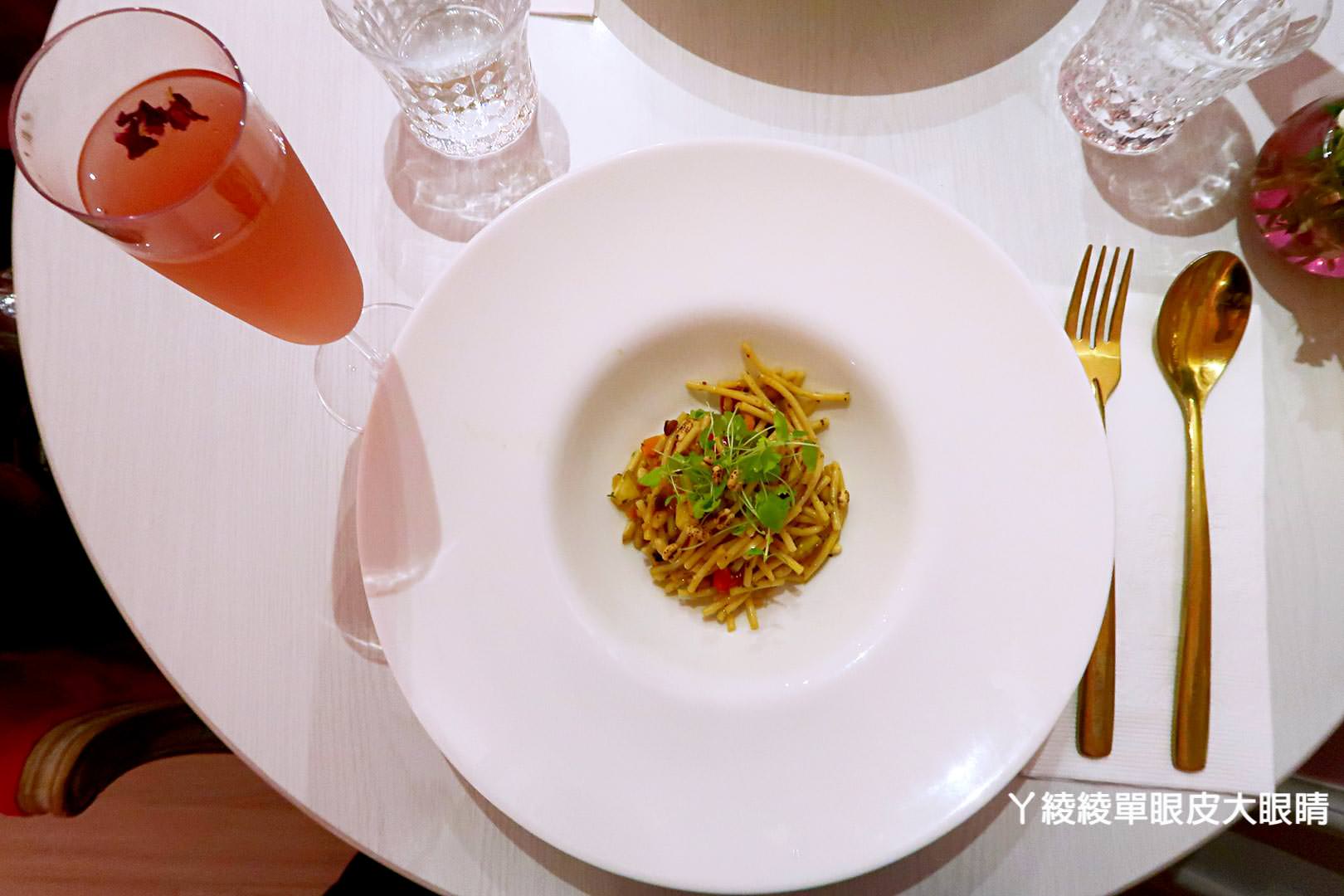 台北東區超人氣打卡地點！VA VA VOOM時尚派對餐廳《韓服婚紗和服旗袍》變裝主題派對