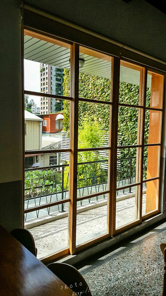 【美食│台中】路地氺の怪物-存中店-終於吃到你了~小黑點兒!!!