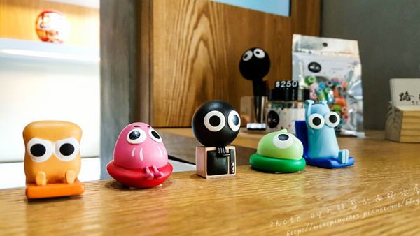 【美食│台中】路地氺の怪物-存中店-終於吃到你了~小黑點兒!!!