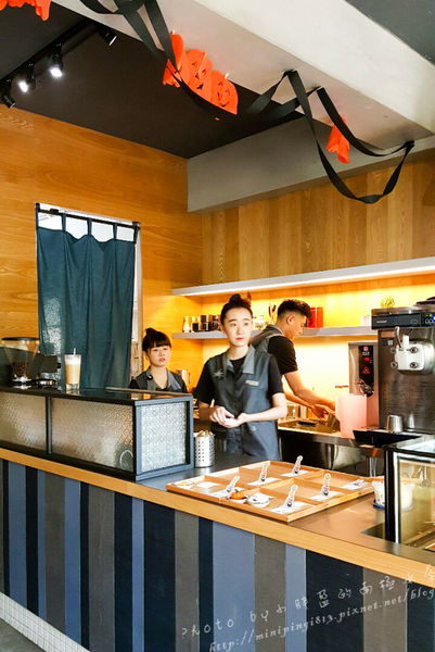 【美食│台中】路地氺の怪物-存中店-終於吃到你了~小黑點兒!!!