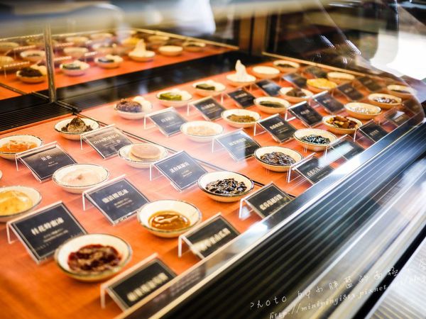 【美食│台中】路地氺の怪物-存中店-終於吃到你了~小黑點兒!!!