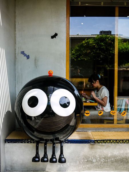 【美食│台中】路地氺の怪物-存中店-終於吃到你了~小黑點兒!!!